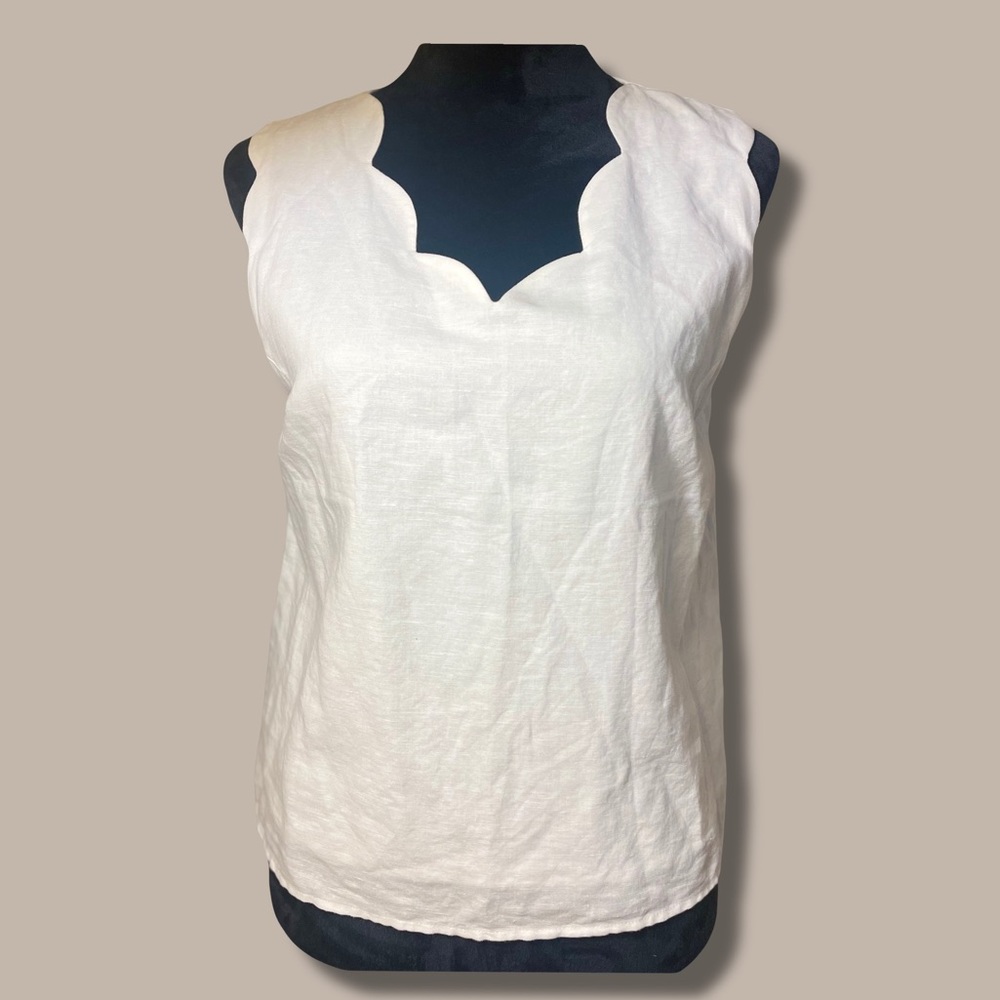 Banana Republic Scallop Edge Linen/Cotton Blouse. Size- Small